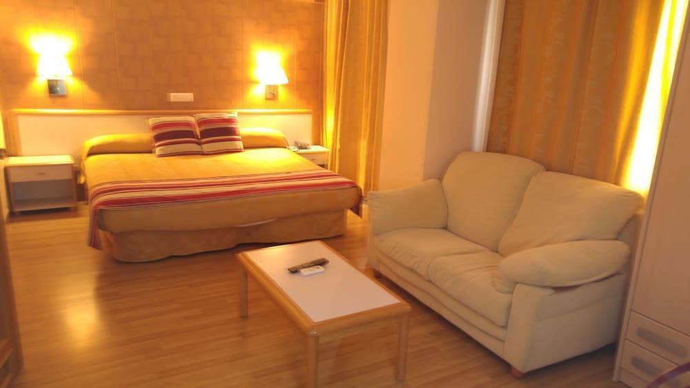 Hotel Verona Puertollano Exterior photo